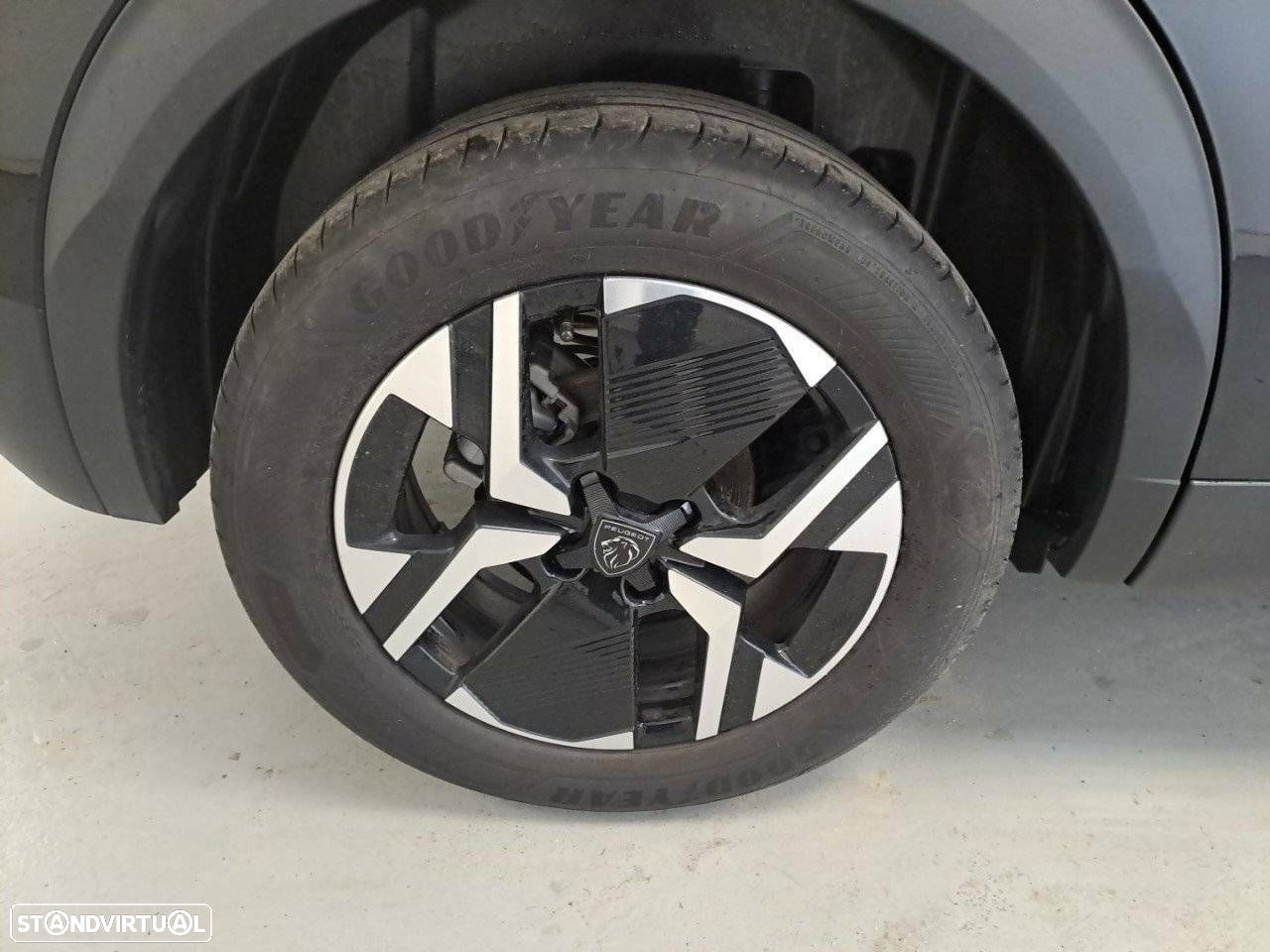Peugeot 2008 1.2 PureTech Allure EAT8 - 11