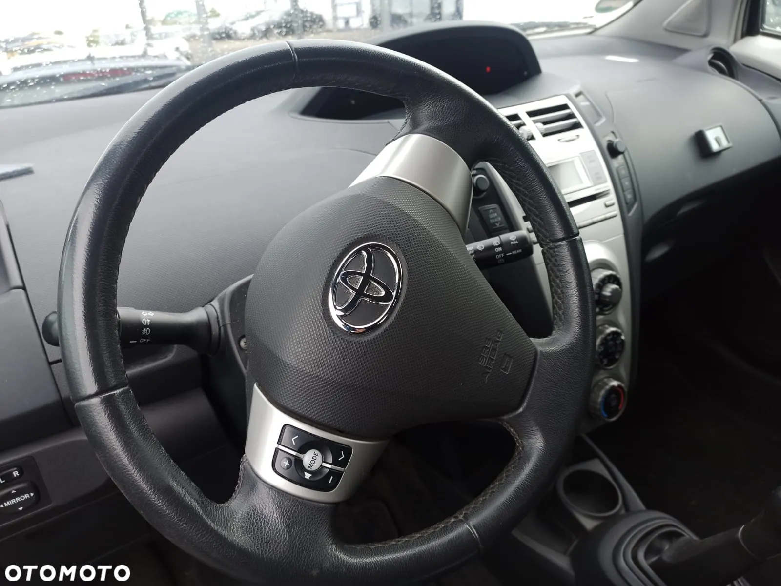 Toyota Yaris 1.0 Luna A/C - 2