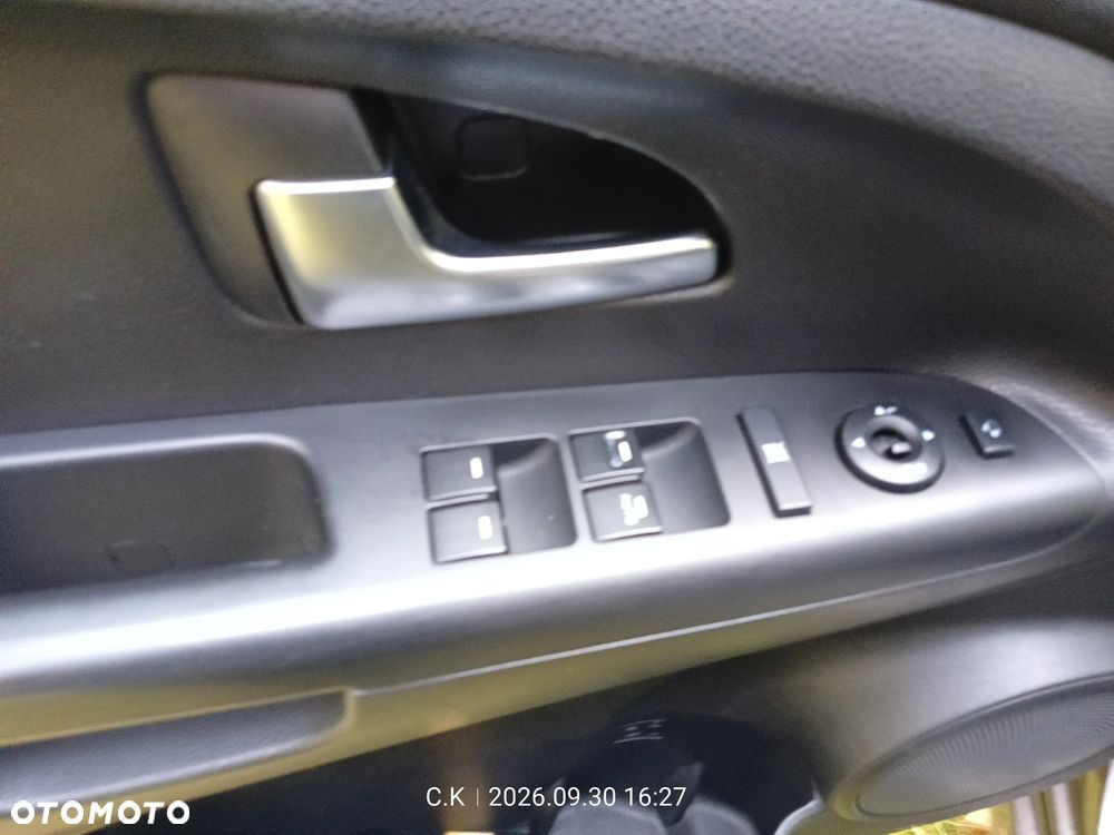 Kia Venga 1.4 Business Line - 10
