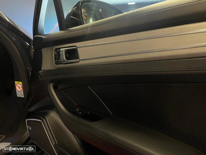 Porsche Panamera 4 E-Hybrid - 24