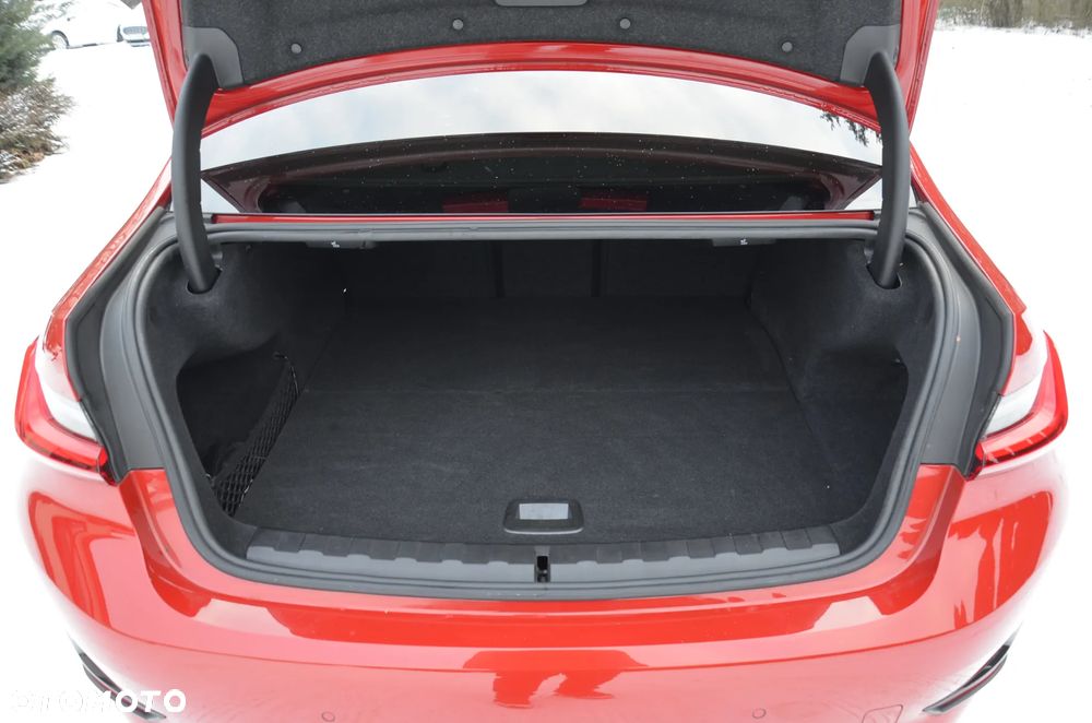 BMW Seria 3 320e Sport Line - 17