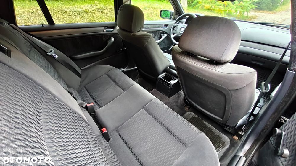 BMW Seria 3 318i - 10