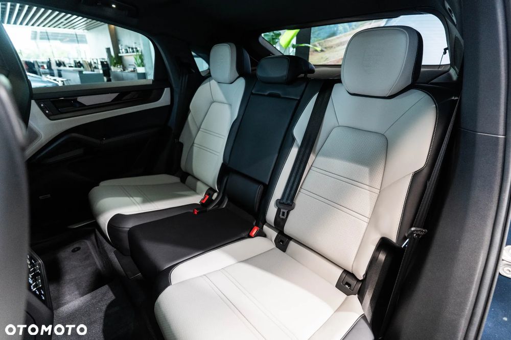 Porsche Cayenne S E-Hybrid PHEV Black Edition - 14