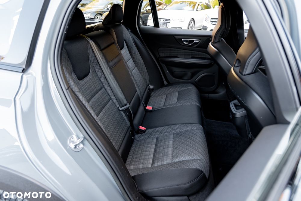Volvo V60 Cross Country B4 D AWD Geartronic - 23