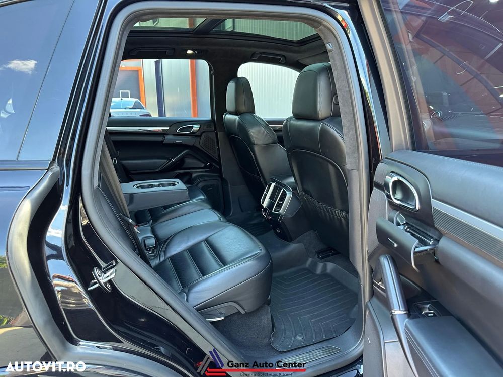 Porsche Cayenne Platinum Edition - 17