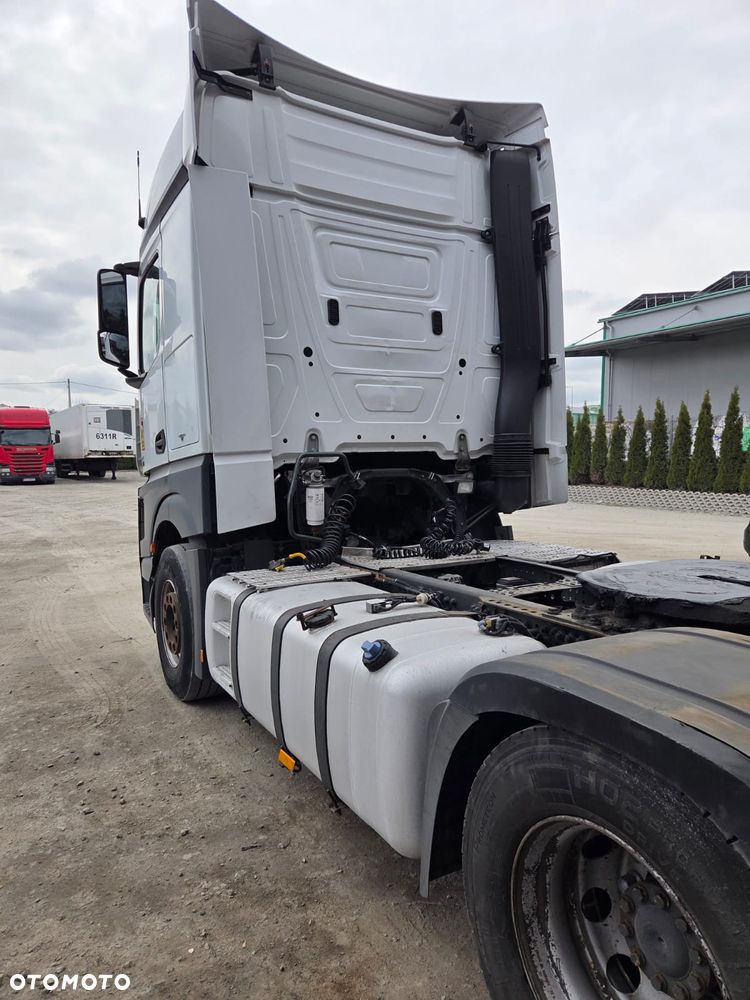 Mercedes-Benz Actros - 3