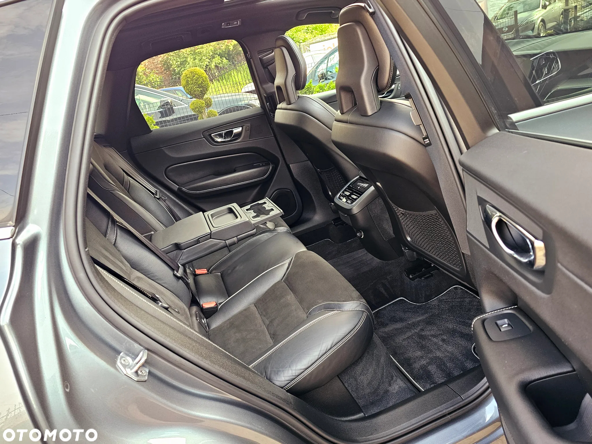 Volvo XC 60 D5 AWD Geartronic RDesign - 35