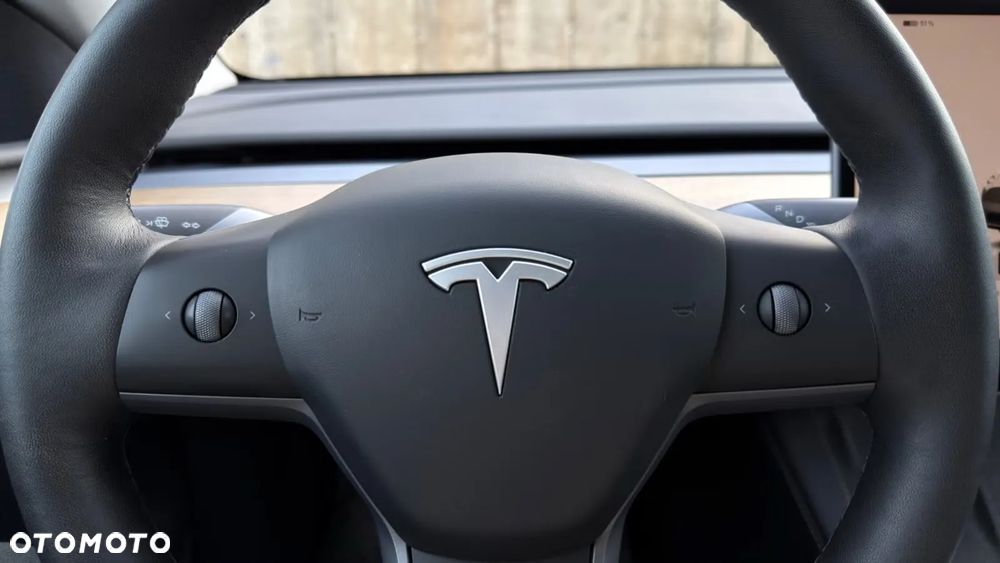 Tesla Model Y Long Range Dual Motor AWD - 9