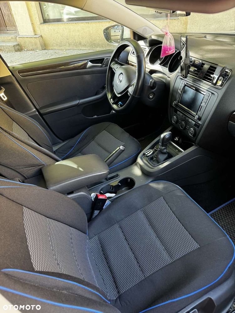 Volkswagen Jetta - 5