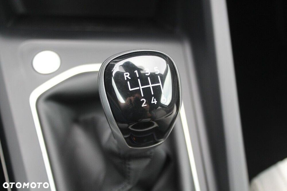 Volkswagen Golf VIII 1.5 TSI EVO Style - 21