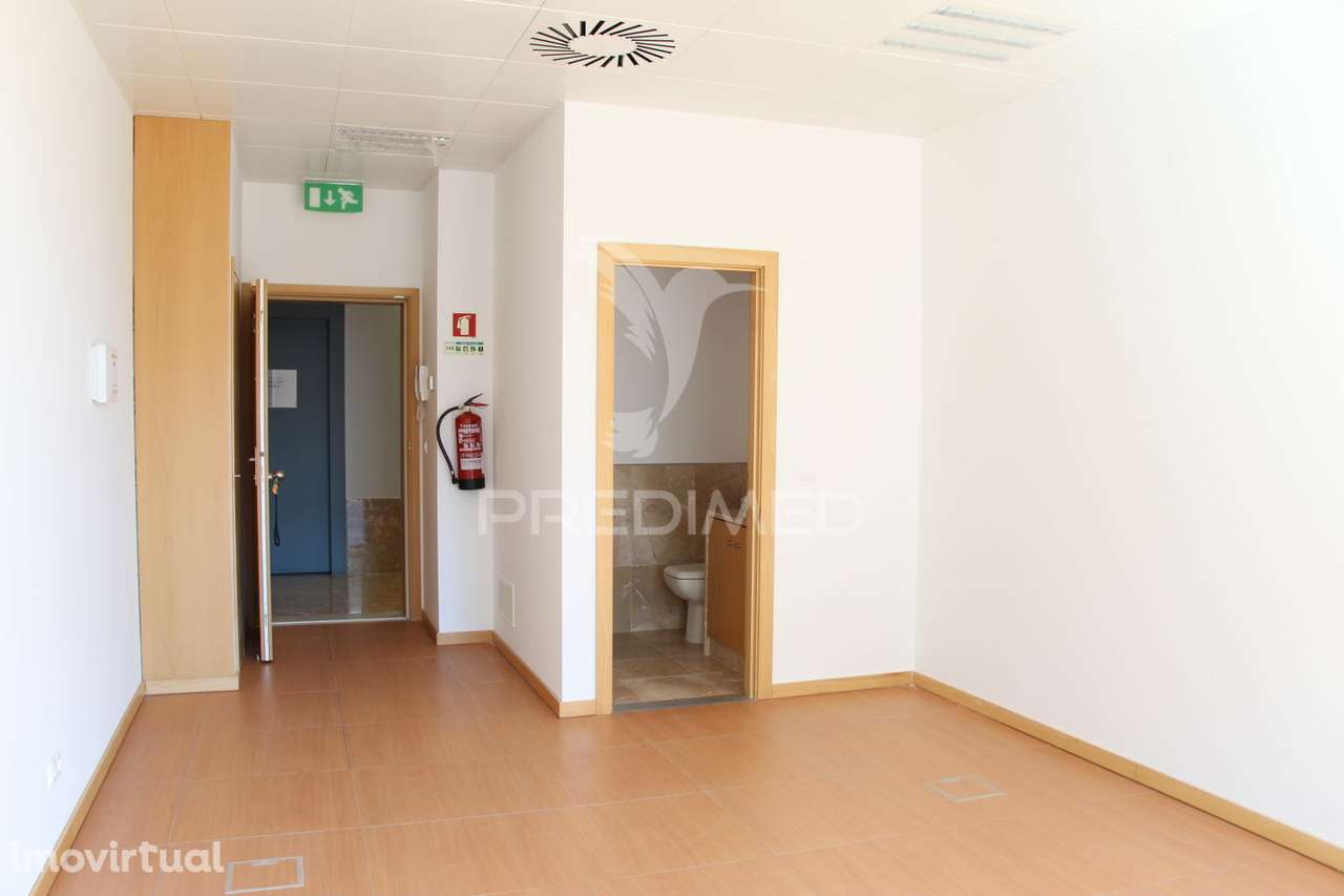 Escritório novo com vista rio - Parque das Nações - Grande imagem: 4/12