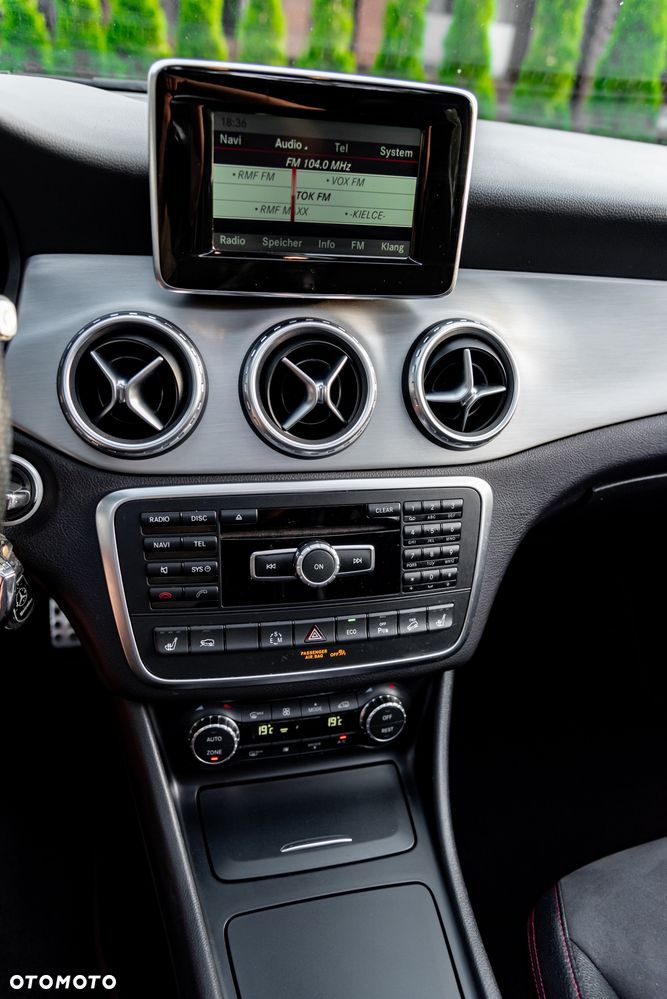 Mercedes-Benz GLA 250 4Matic 7G-DCT AMG Line - 34