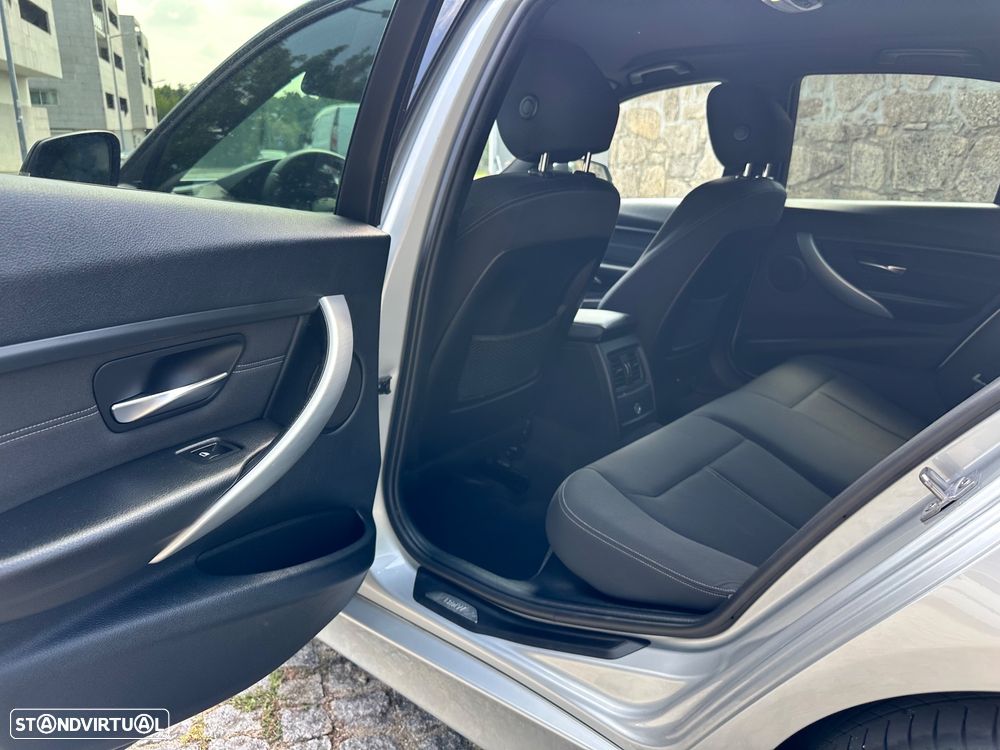 BMW 318 d Line Sport - 26