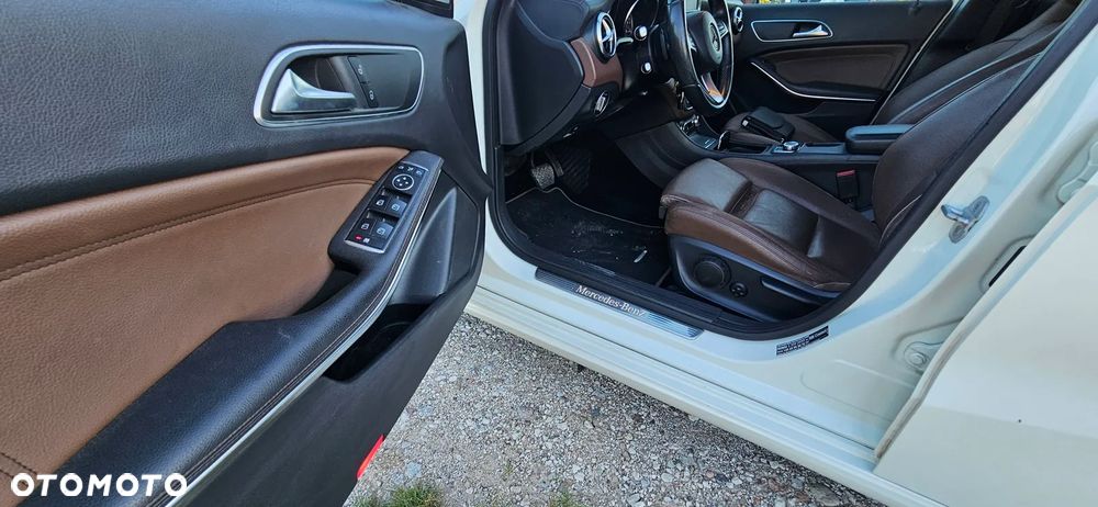 Mercedes-Benz Klasa A 220 d 4Matic 7G-DCT - 10