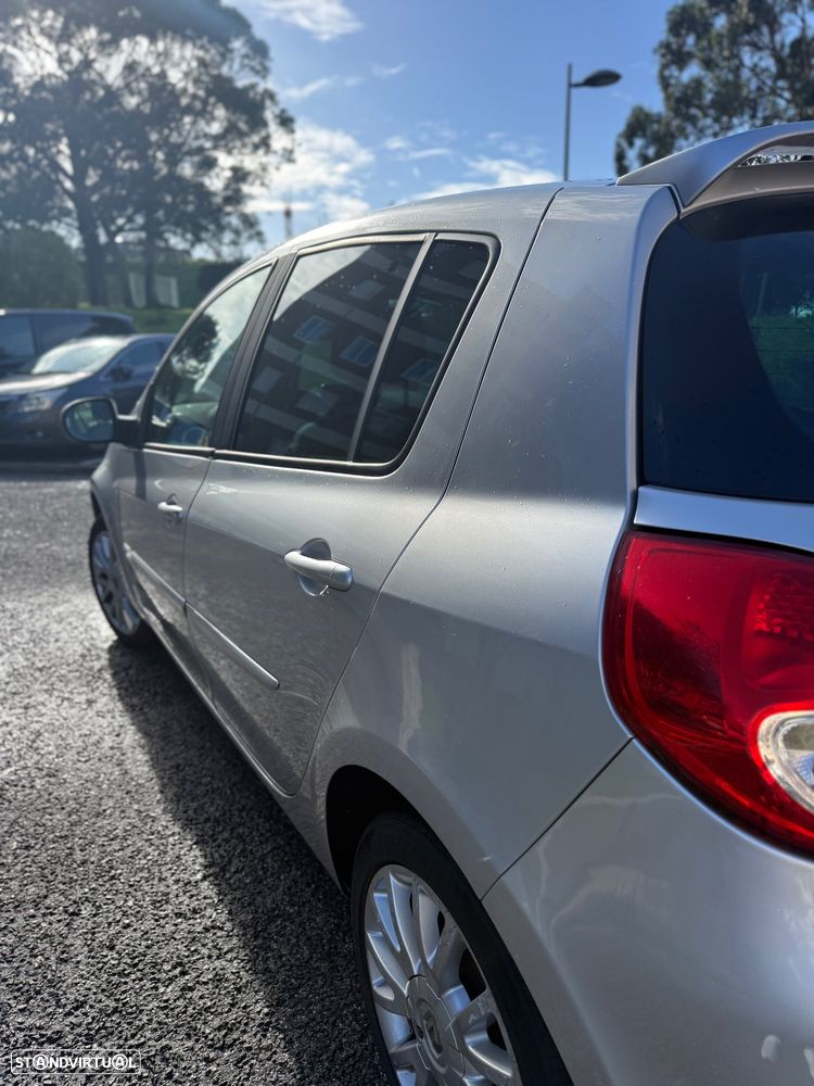 Renault Clio 1.2 16V Confort 130g - 4