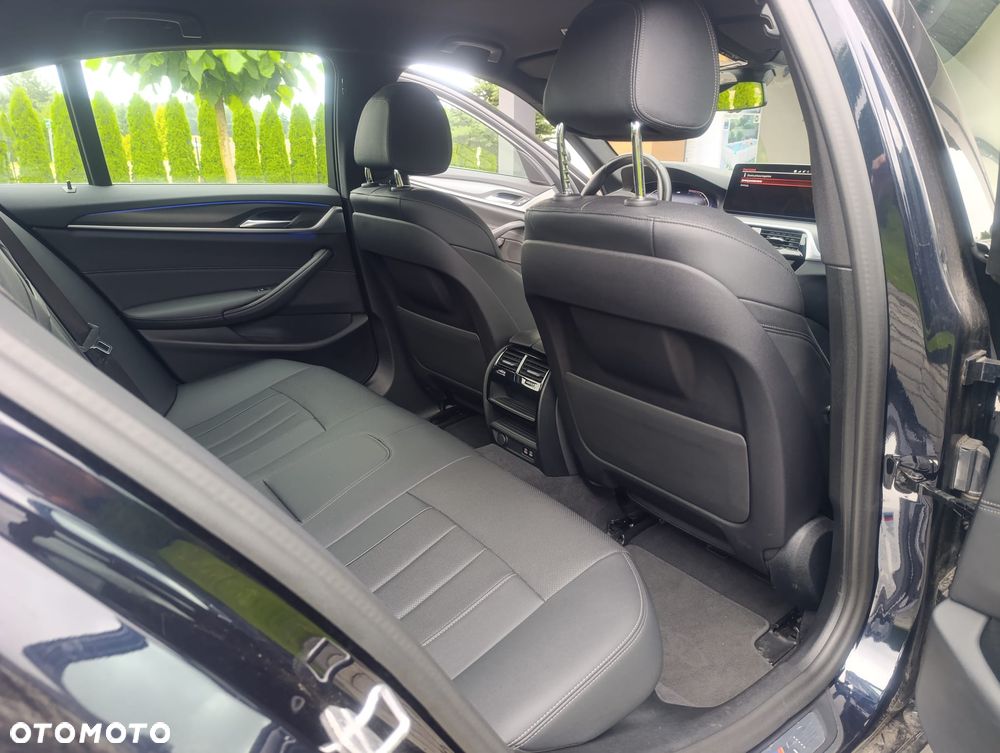 BMW Seria 5 520d M Sport Edition - 11