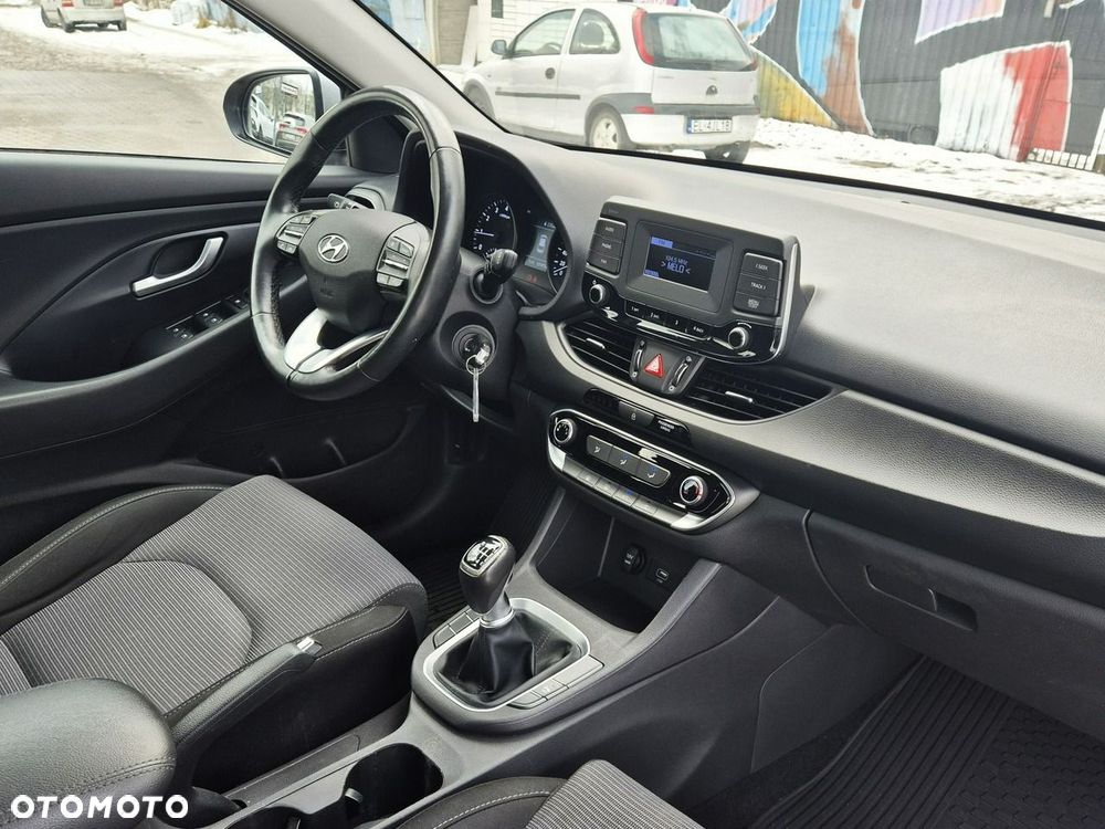 Hyundai i30 1.5 DPI Classic + - 20