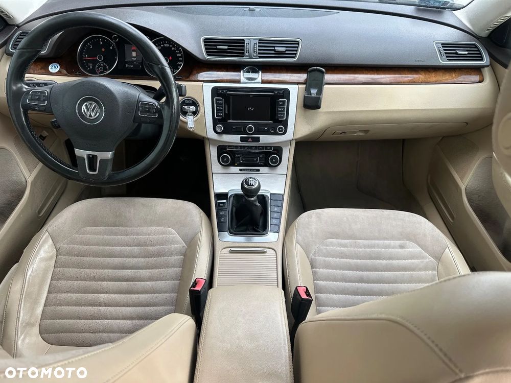 Volkswagen Passat 2.0 Blue TDI SCR Highline - 17
