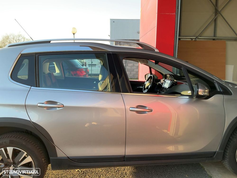 Peugeot 2008 1.2 PureTech Allure - 3