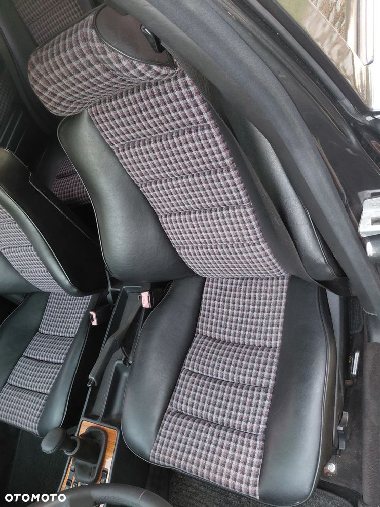 Mercedes-Benz W201 (190) - 12