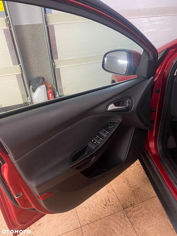 Ford Focus 1.5 EcoBoost Titanium ASS - 14