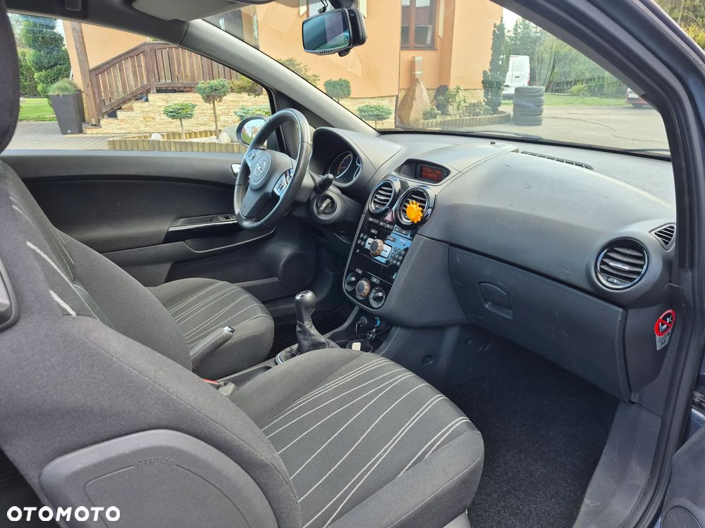 Opel Corsa 1.4 16V Cosmo - 9