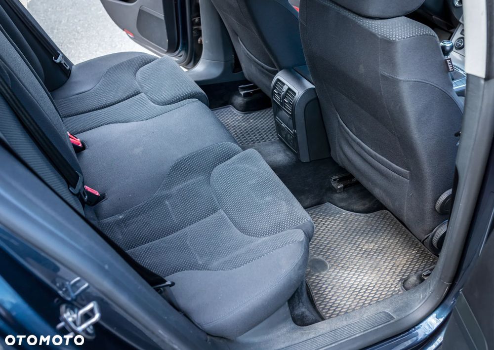 Volkswagen Passat 2.0 TDI DPF Comfortline - 24