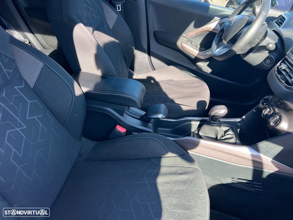 Peugeot 2008 1.2 PureTech Allure - 25