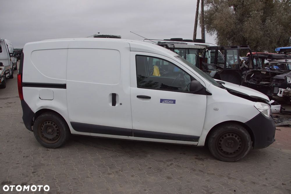 Auto na części - Dacia Dokker 1.5 DCI 90 KM K9K626 JR5341 DV369 2017R Silnik Skrzynia Drzwi Zderzak Błotnik Lampa Lusterko Szyba Klamka Deska Kokpit Sterownik Moduł Czujnik Licznik Panel Kierownica - 8