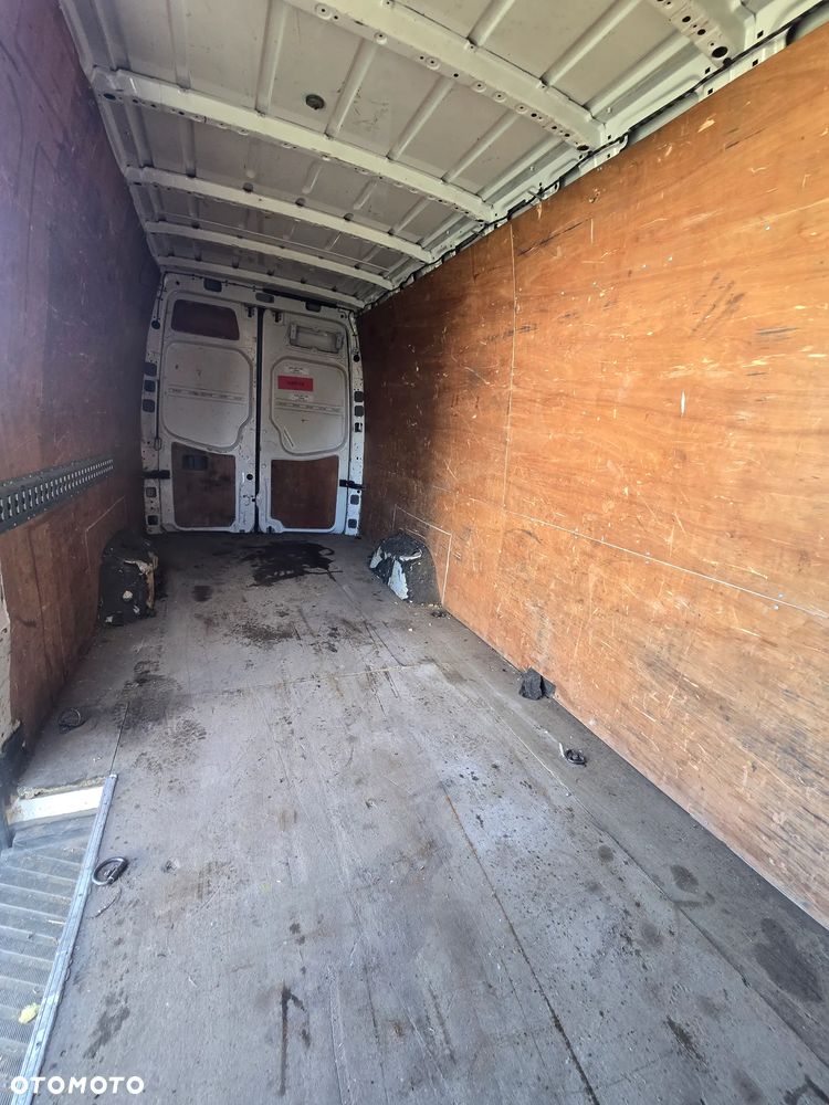 Volkswagen Crafter - 13