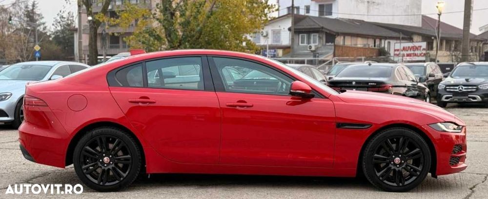 Jaguar XE D200 RWD MHEV R-Dynamic S - 11