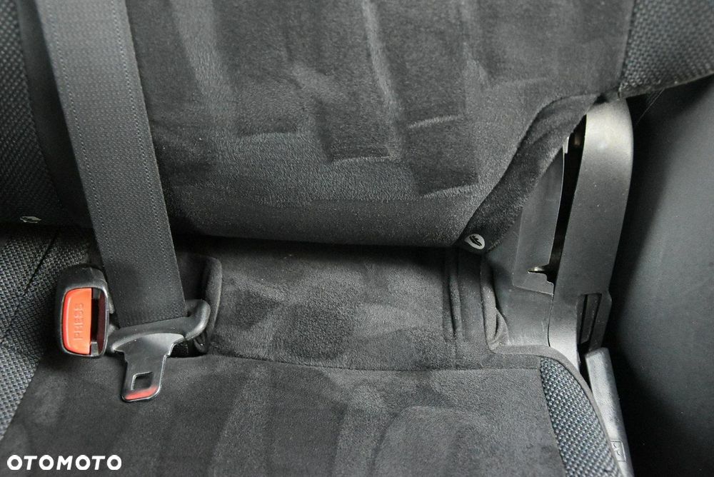 Mitsubishi Outlander - 11