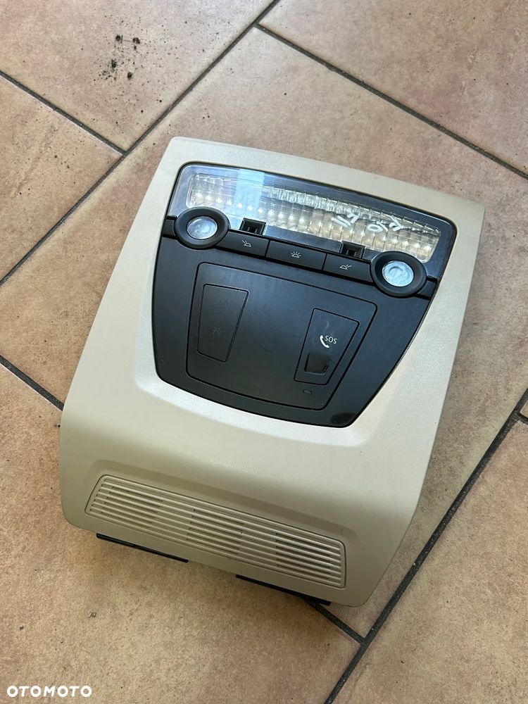 BMW F11 F10 LAMPKA PODSUFITKI OŚWIETLENIE WNĘTRZA - 1