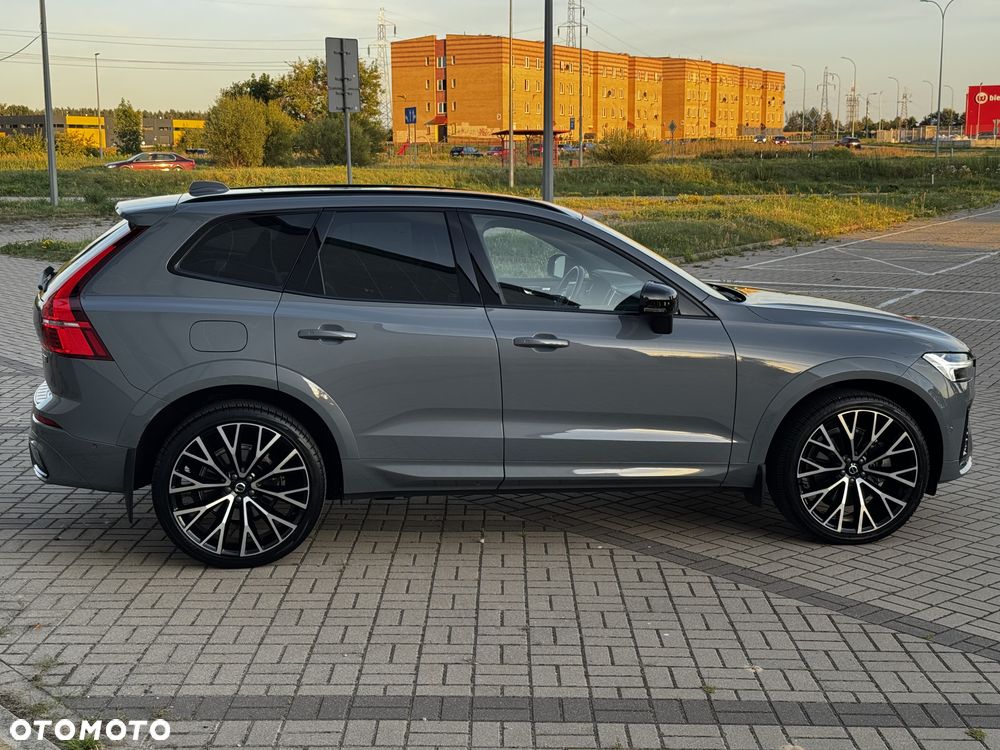 Volvo XC 60 T5 AWD R-Design - 4