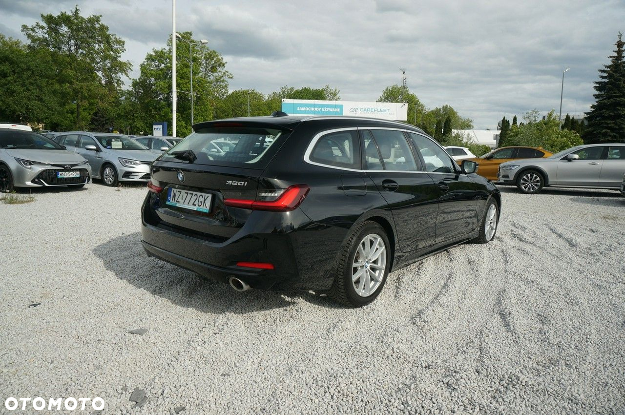 BMW Seria 3 320i - 5
