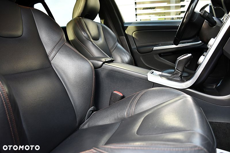 Volvo V60 Cross Country D4 Geartronic Summum - 25