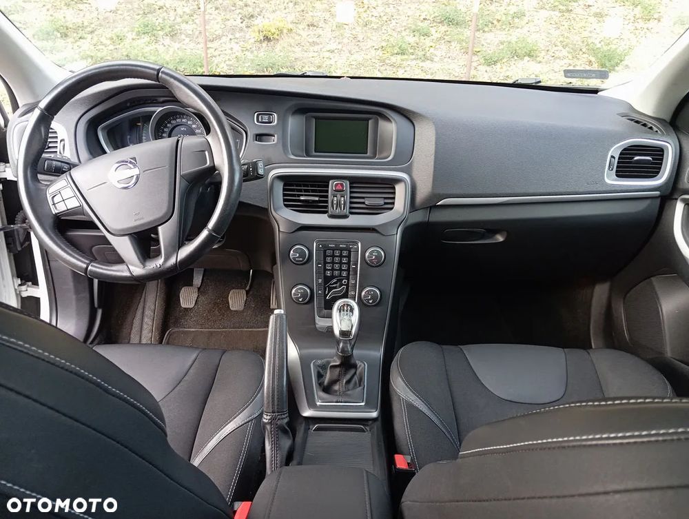 Volvo V40 D3 Base - 9