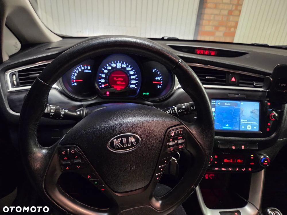 Kia Ceed - 10