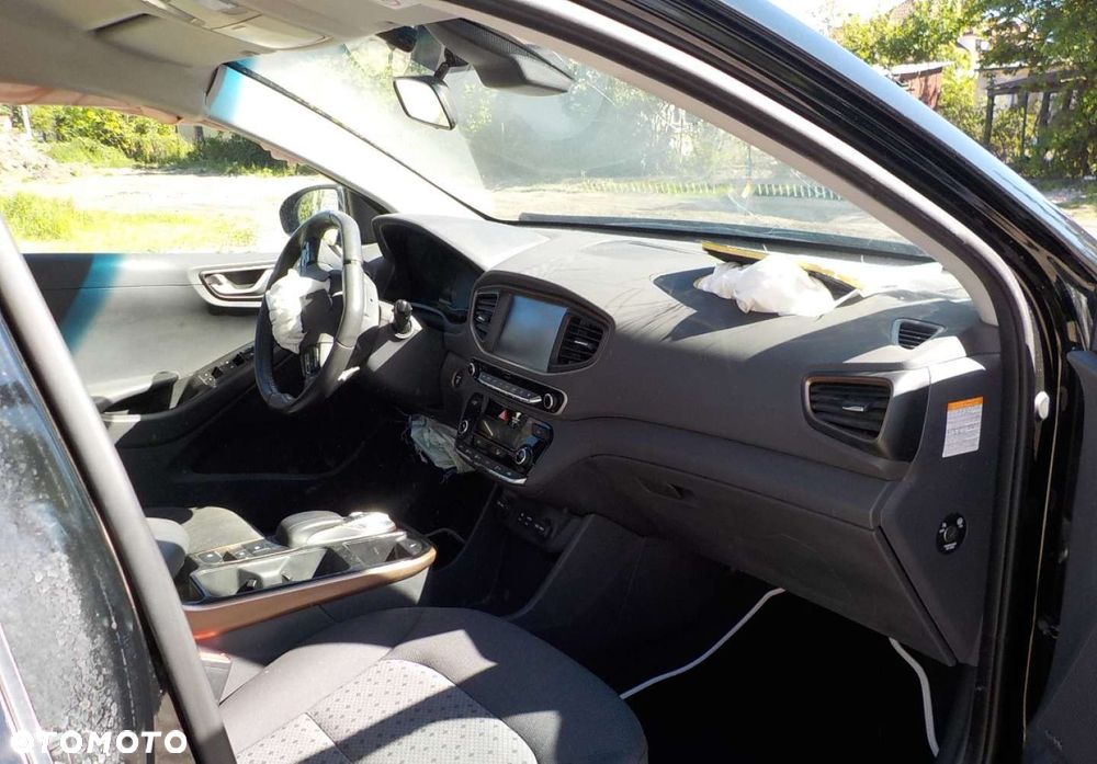 Hyundai IONIQ - 12