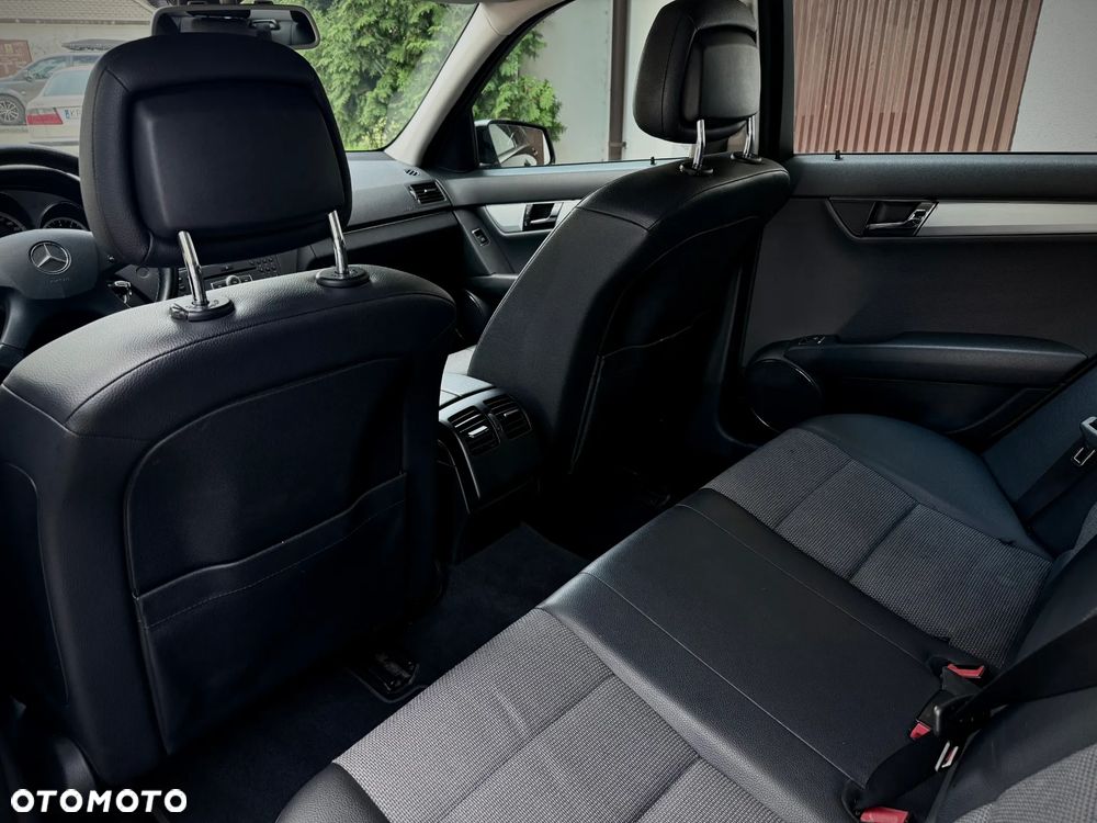 Mercedes-Benz Klasa C 180 CGI Automatik BlueEFFICIENCY Avantgarde - 13
