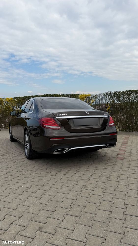 Mercedes-Benz E 220 d 4MATIC Aut. - 4