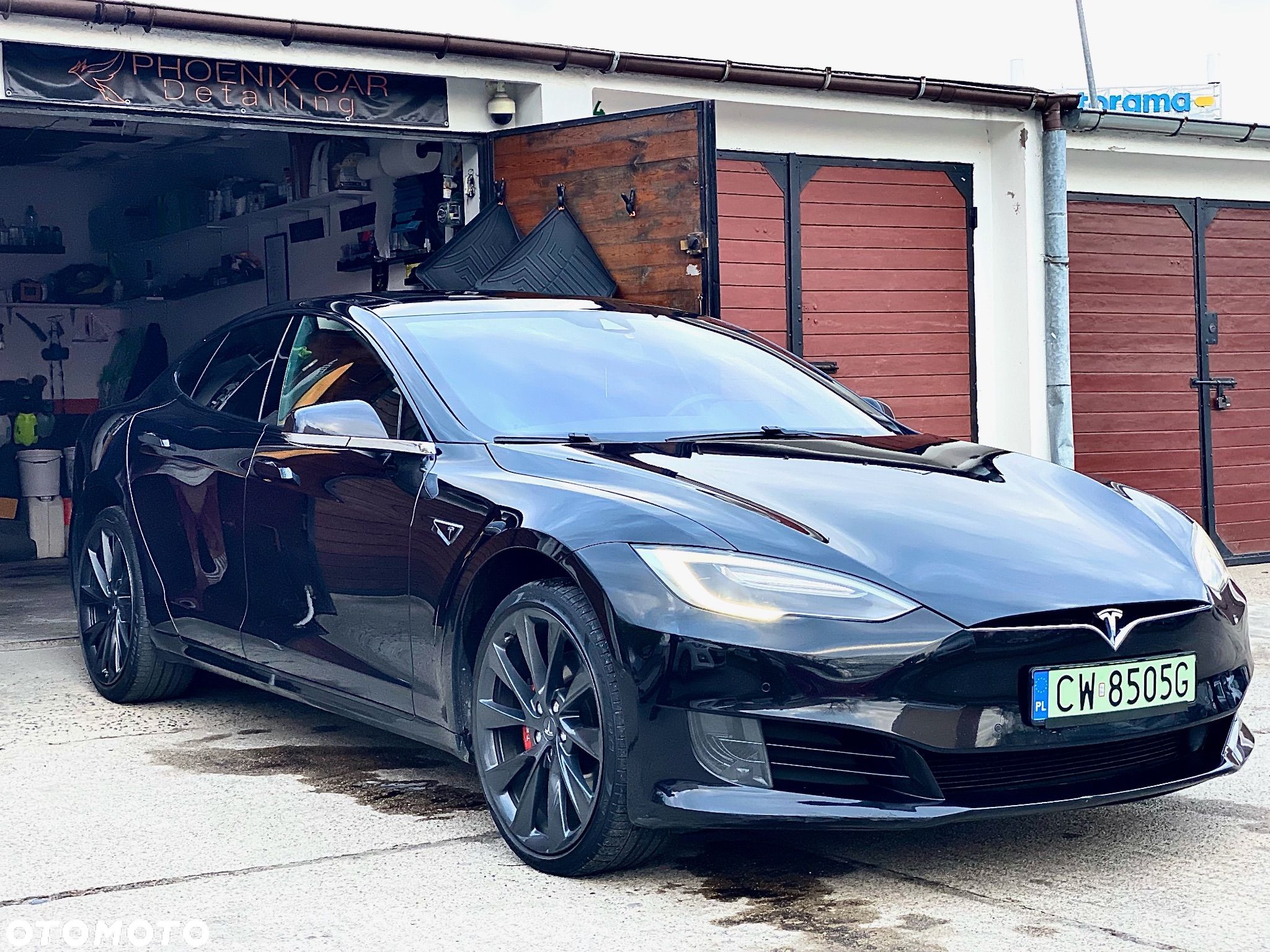 Tesla Model S - 1