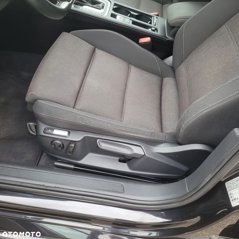 Volkswagen Passat - 17