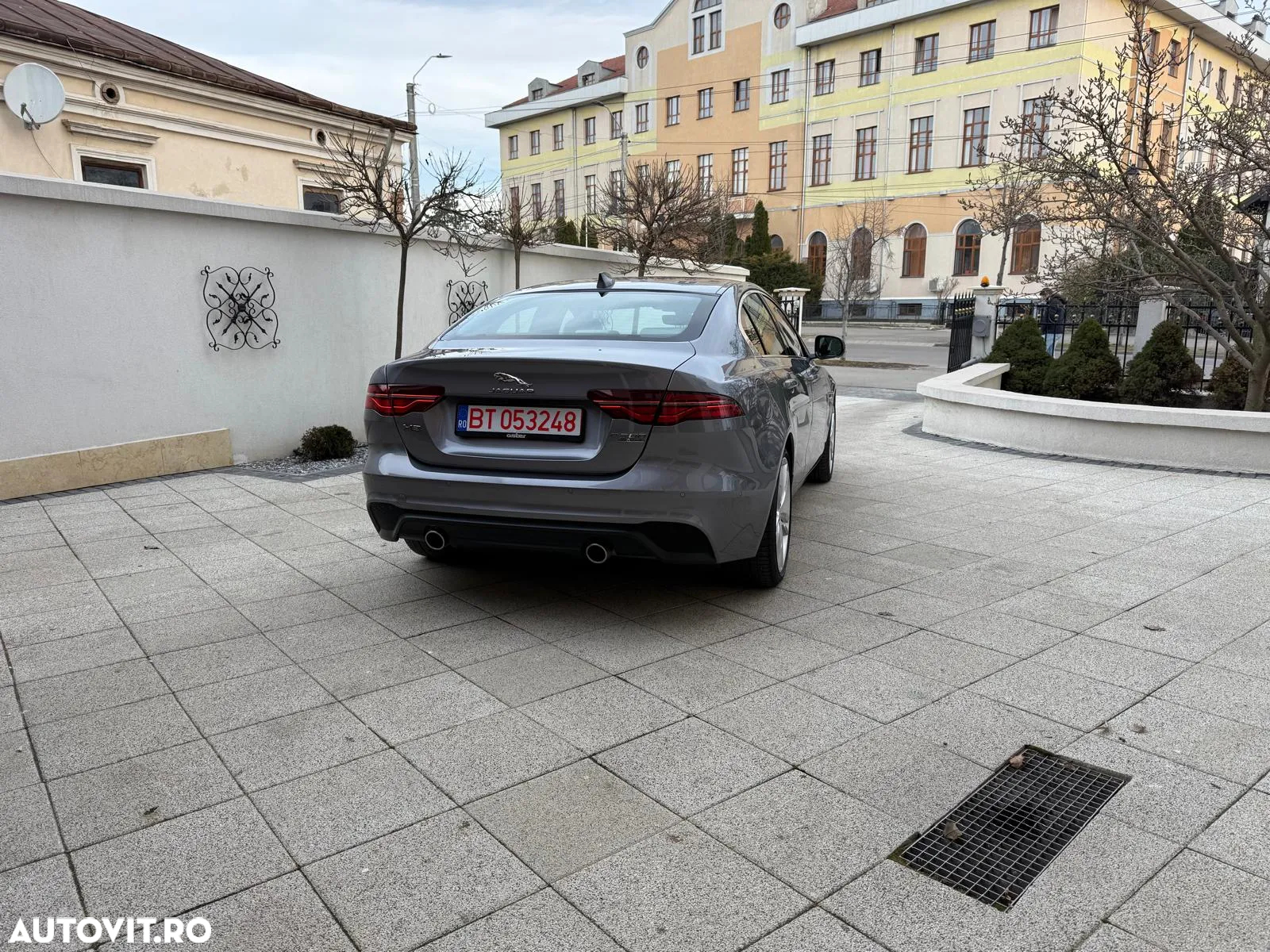 Jaguar XE - 4