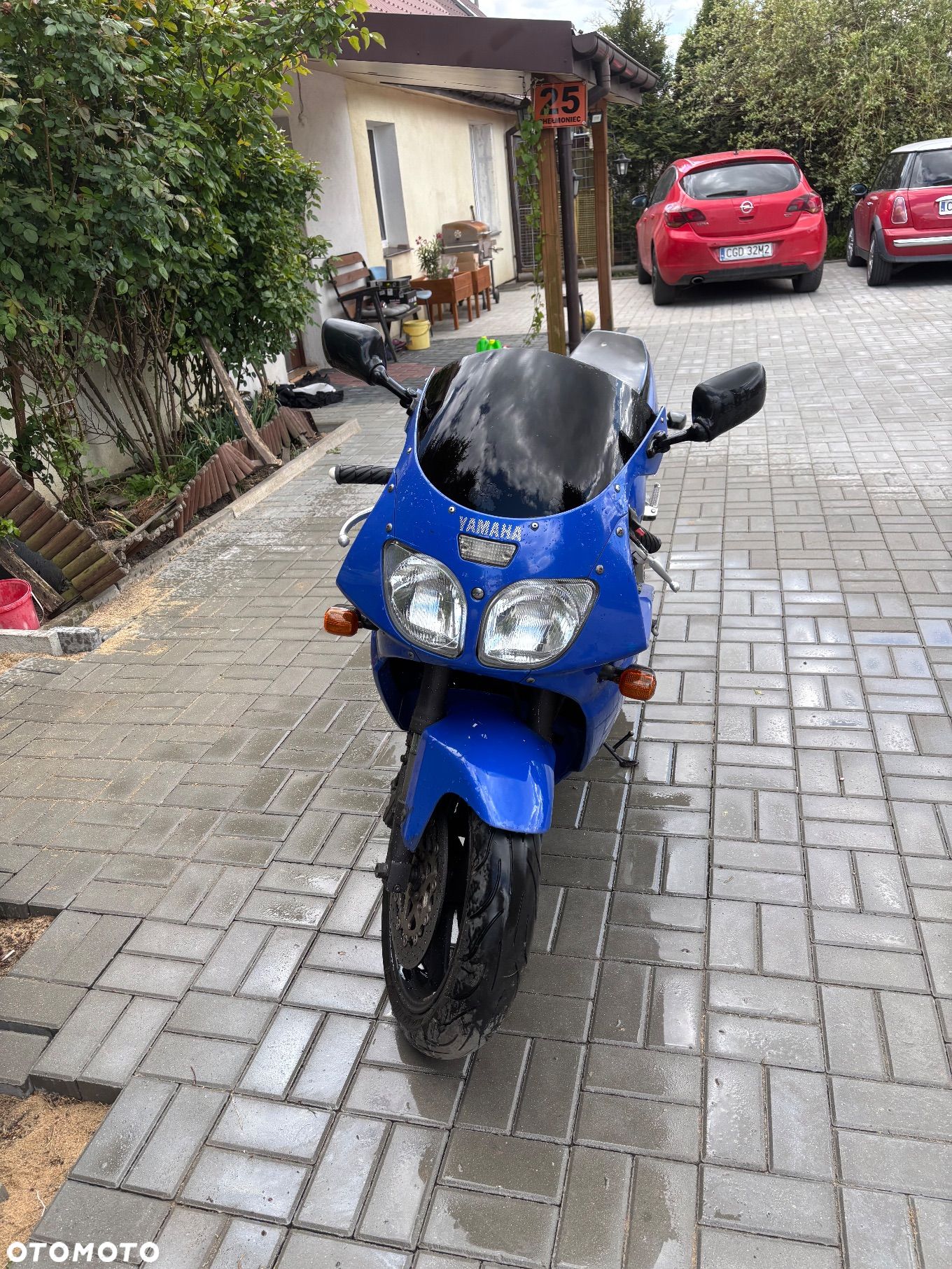 Yamaha YZF - 1