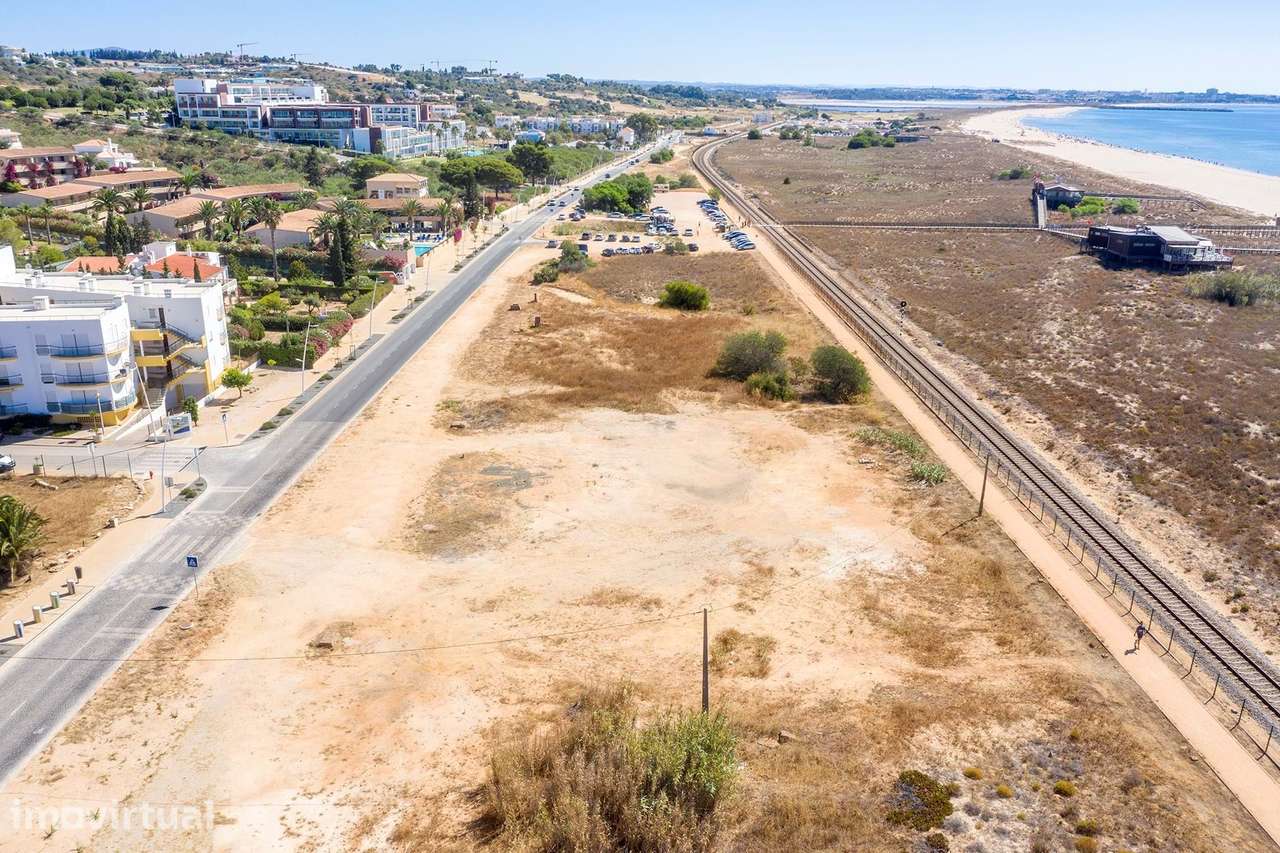 MAGNIFICO LOTE DE TERRENO LOCALIZADO NA MEIA PRAIA, LAGOS - Grande imagem: 2/6