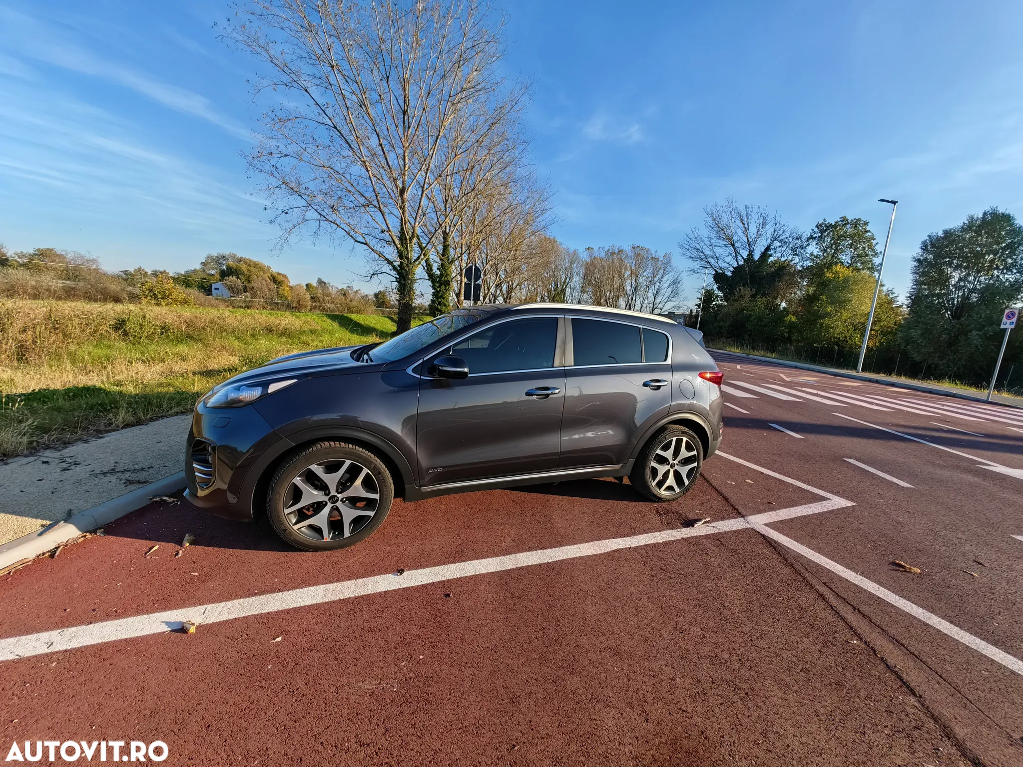 Kia Sportage 2,0 CRDI AWD Aut. GT Line - 3