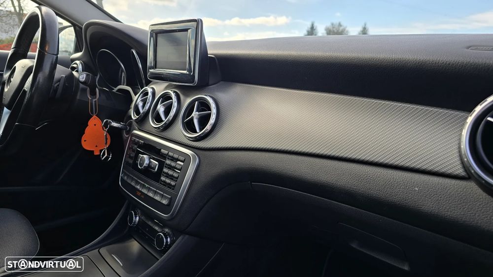 Mercedes-Benz GLA 220 CDI 4Matic 7G-DCT Urban - 17