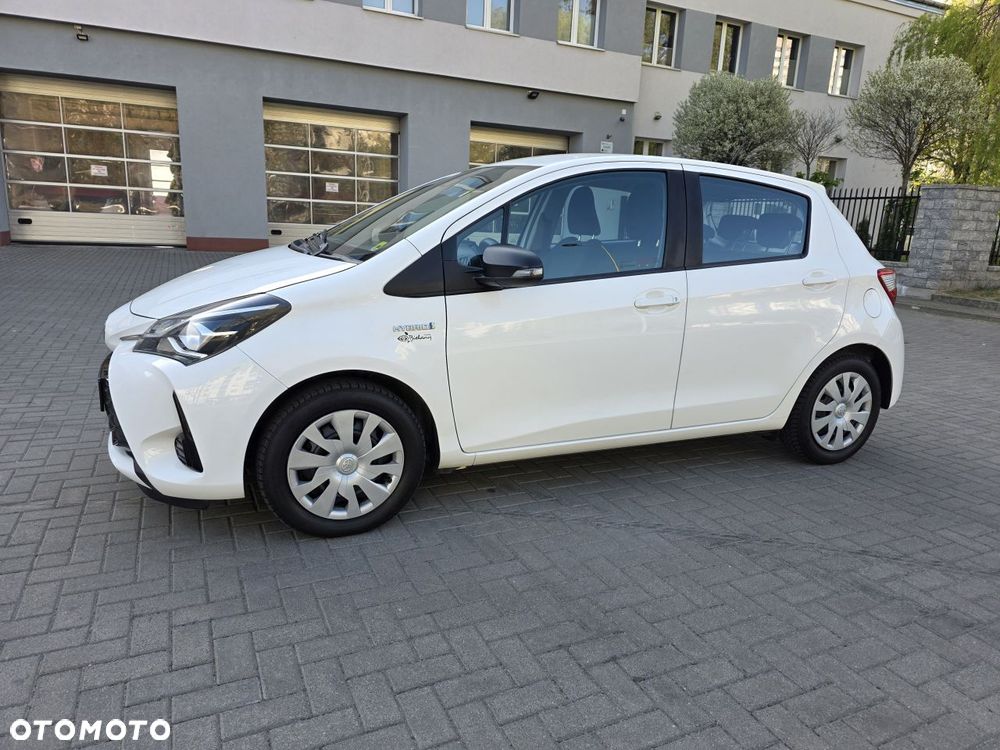 Toyota Yaris Hybrid 100 Active - 25