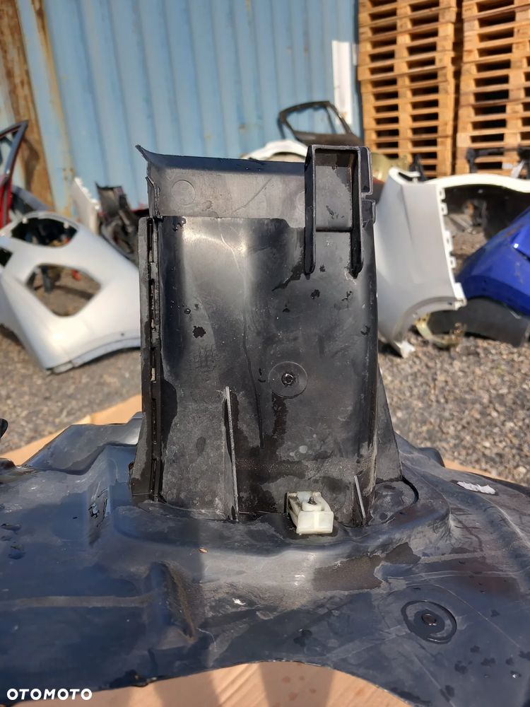 Nadkole p/p + wlot powietrza BMW 8 G14,G15,G16 - 10